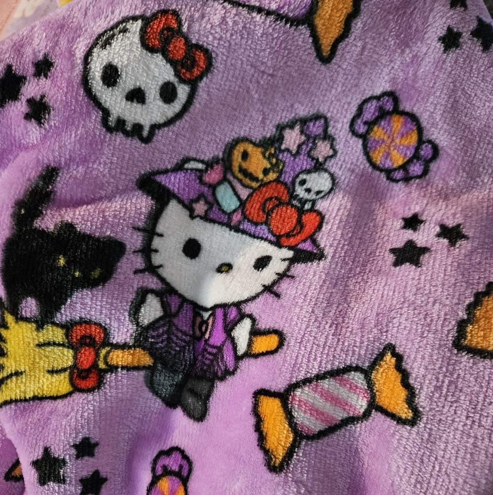 Hello Kitty Throw